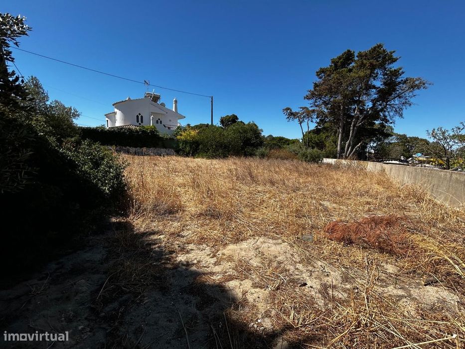 Apartamento T2 com terraço e jardim - 829.000m2 de terreno integrante