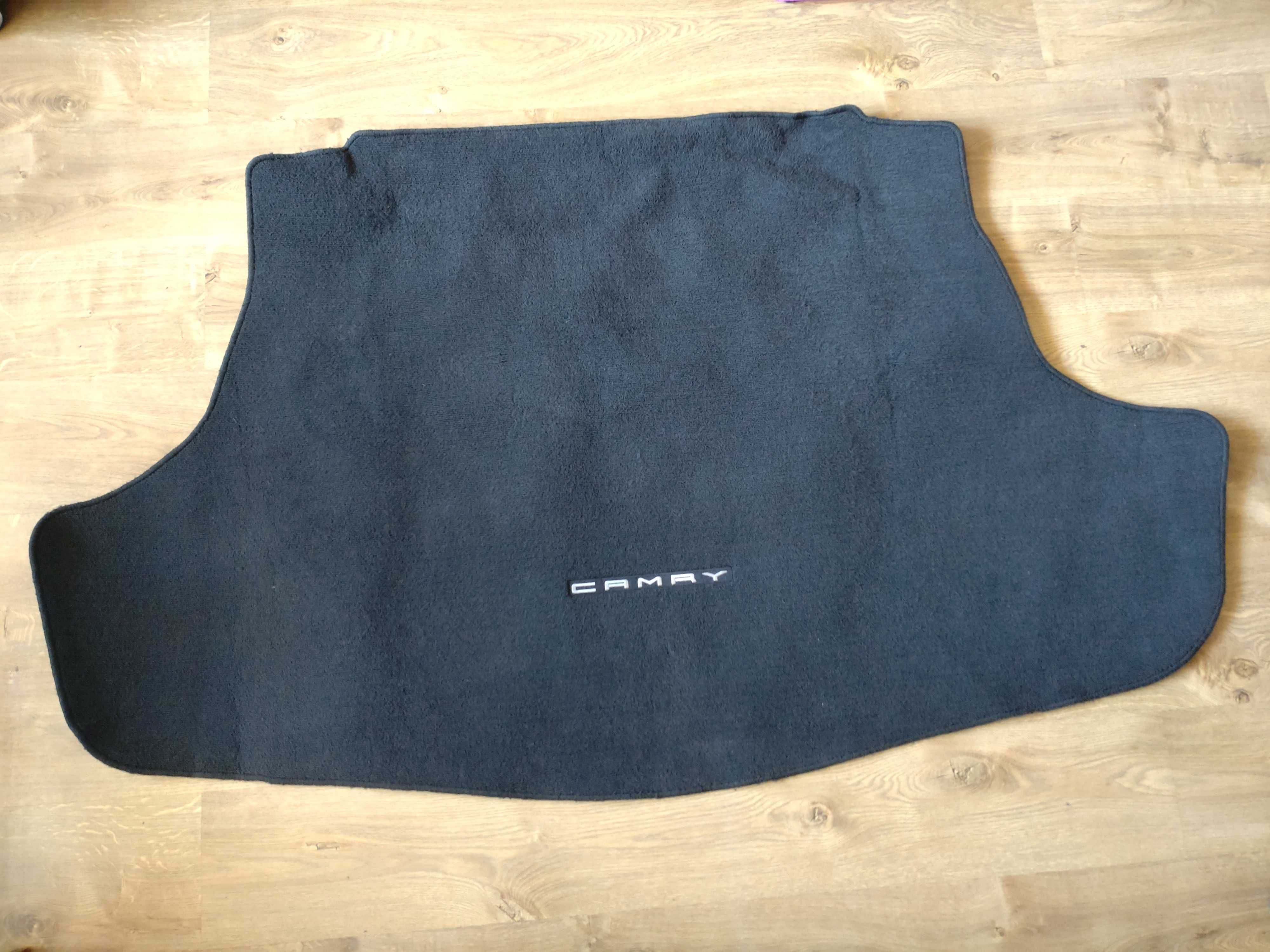 Килимок в багажник Toyota Camry 70