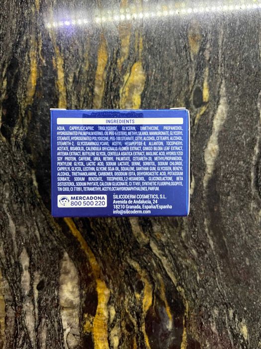 Krem pod oczy przeciwzmarszczkowy z krzemem Sisbela Reafirm. Deliplus