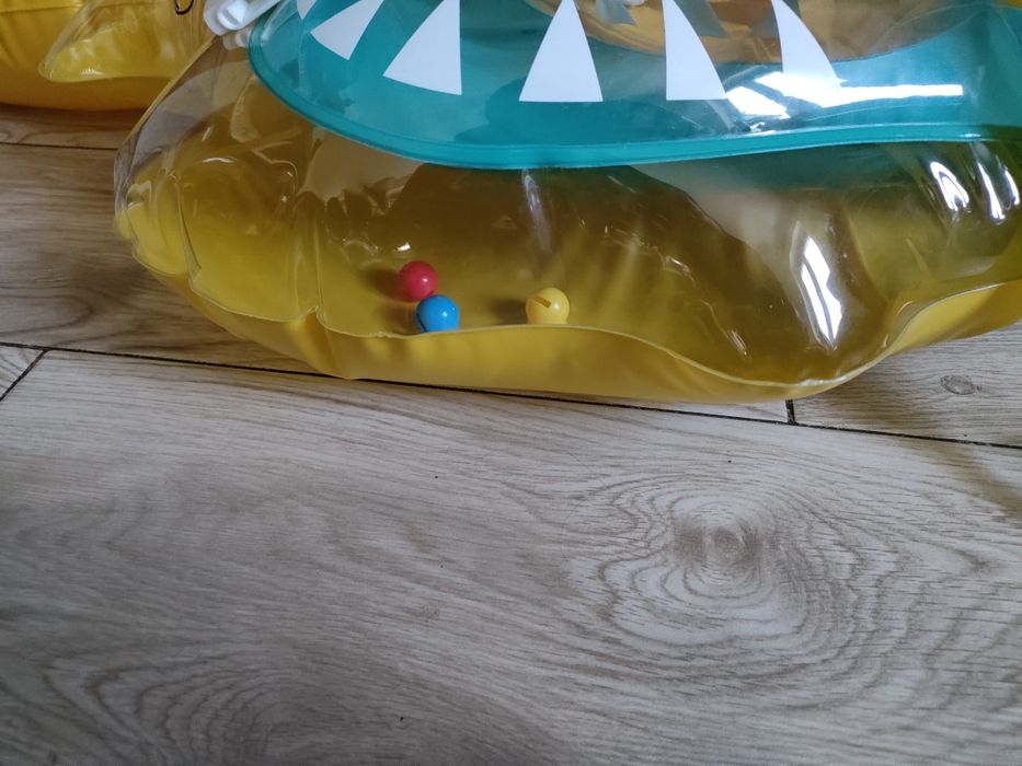 Dmuchany rekin do pływania