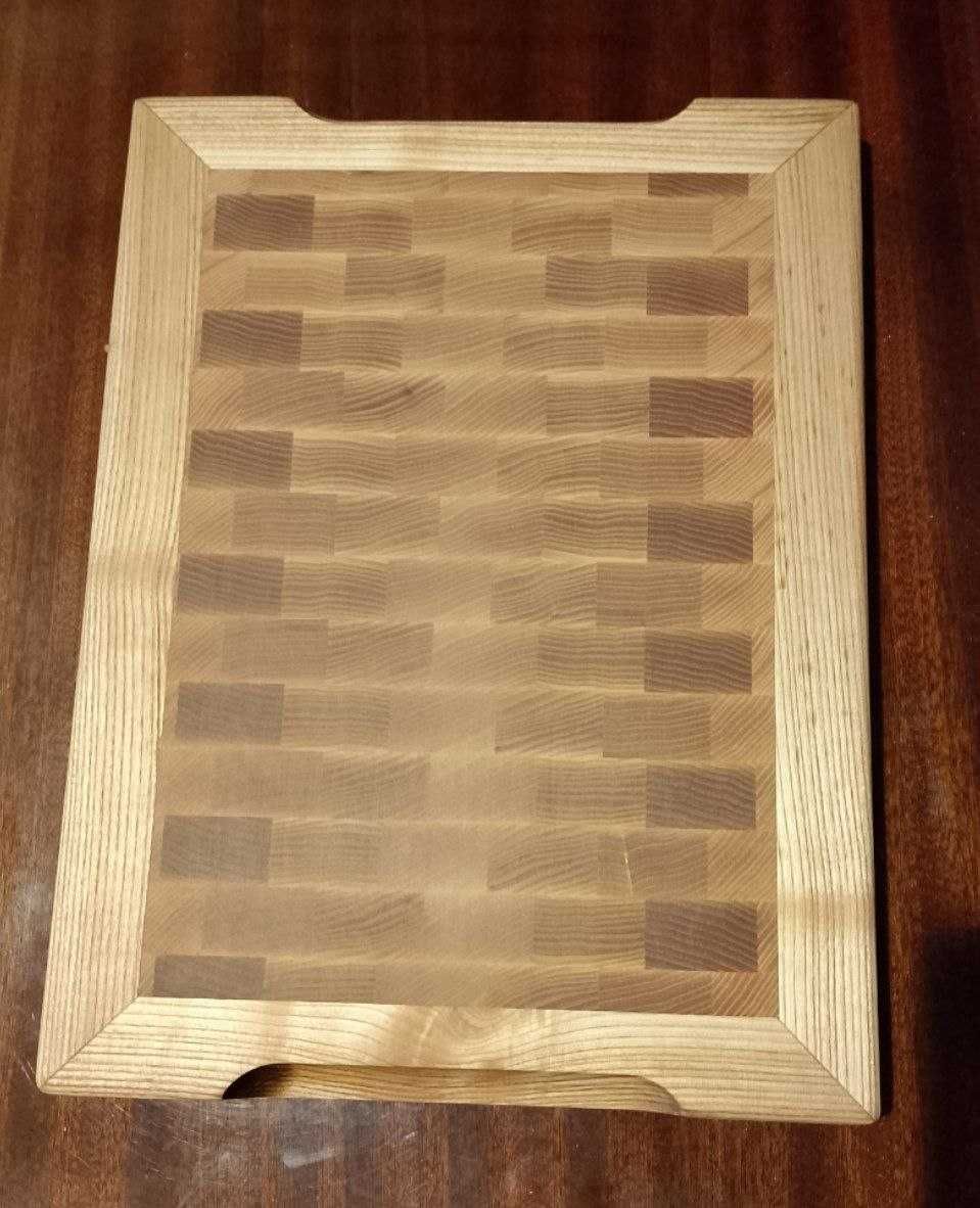 Разделочная торцевая доска из ясеня в ясеневой обвязке, 40×30×3,5 см