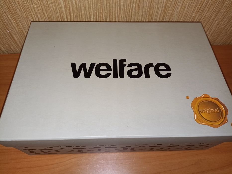 Женские кожаные кроссовки Welfare. Размер 36 (по стельке 23,5 см)