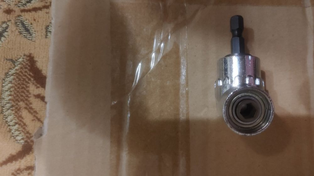 Угловой на 105 градусов поворотный адаптер для отвертки.