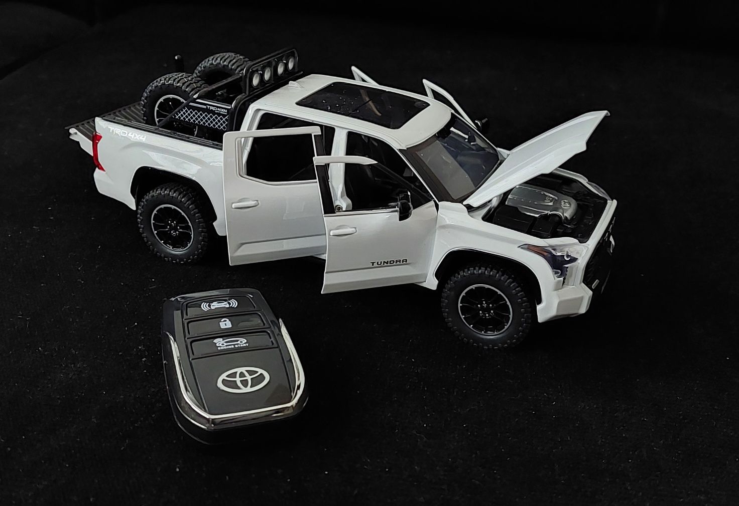 Model 1:24 Toyota TUNDRA samochód pilot zdalnie sterowany