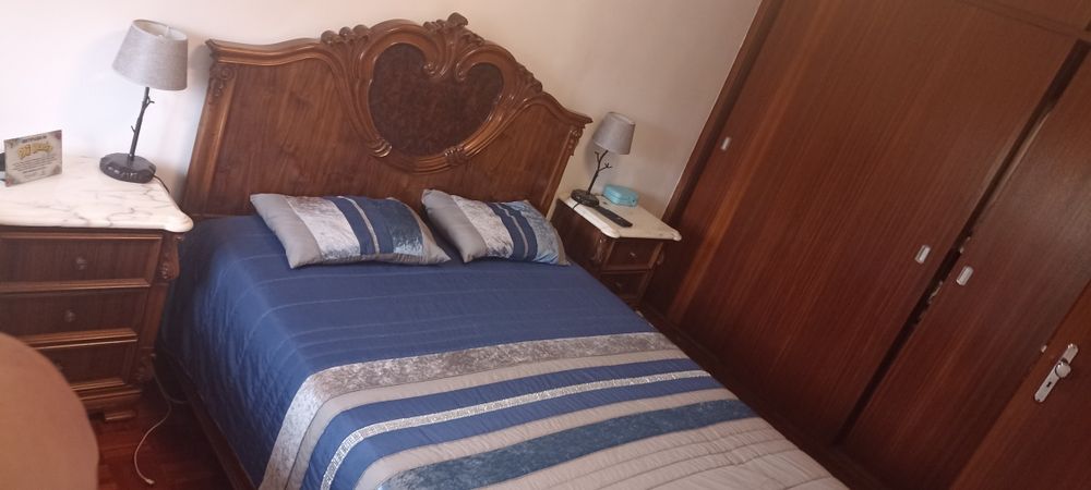 Cama e mesinhas vintage