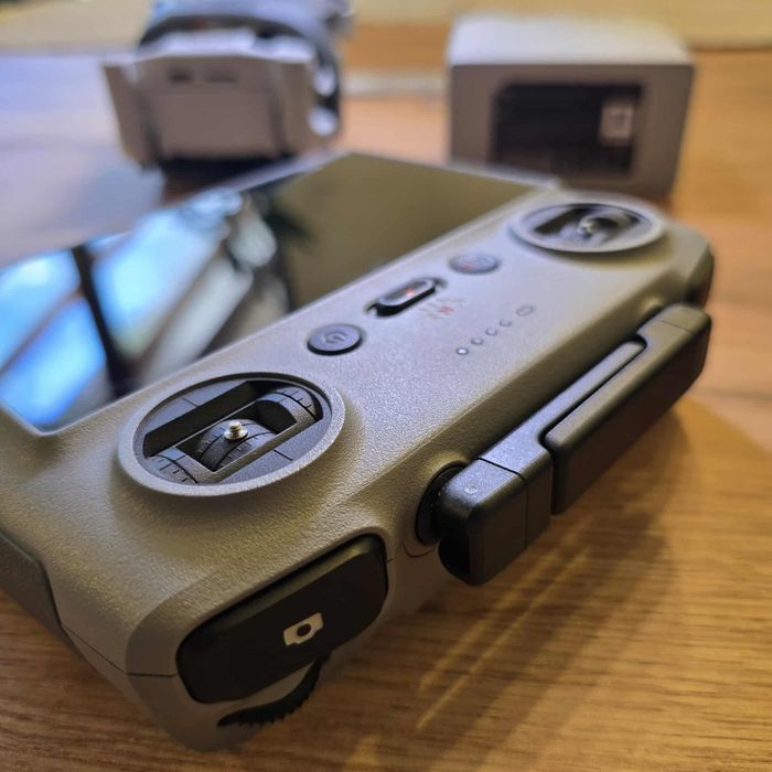 DJI Mini 4 Pro Fly More Combo w zestawie DJI RC 2