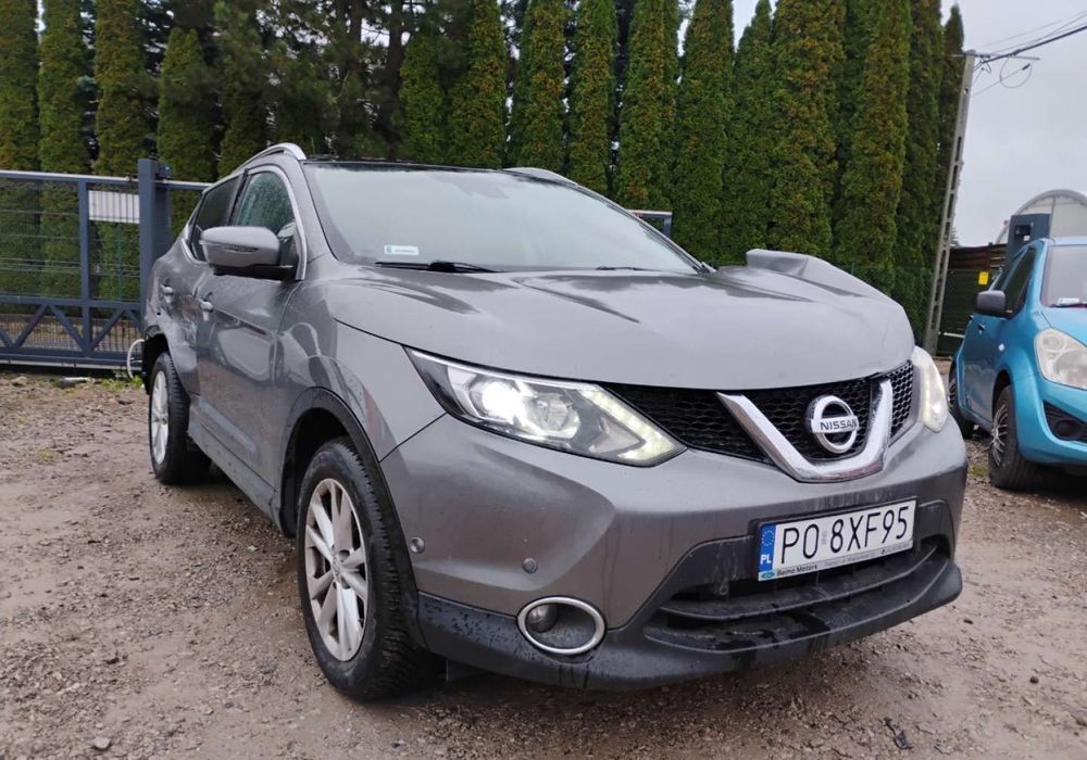 Nissan Qashqai 2017r, 1.2 Benzyna. Uszkodzone boki. Jeździ.
