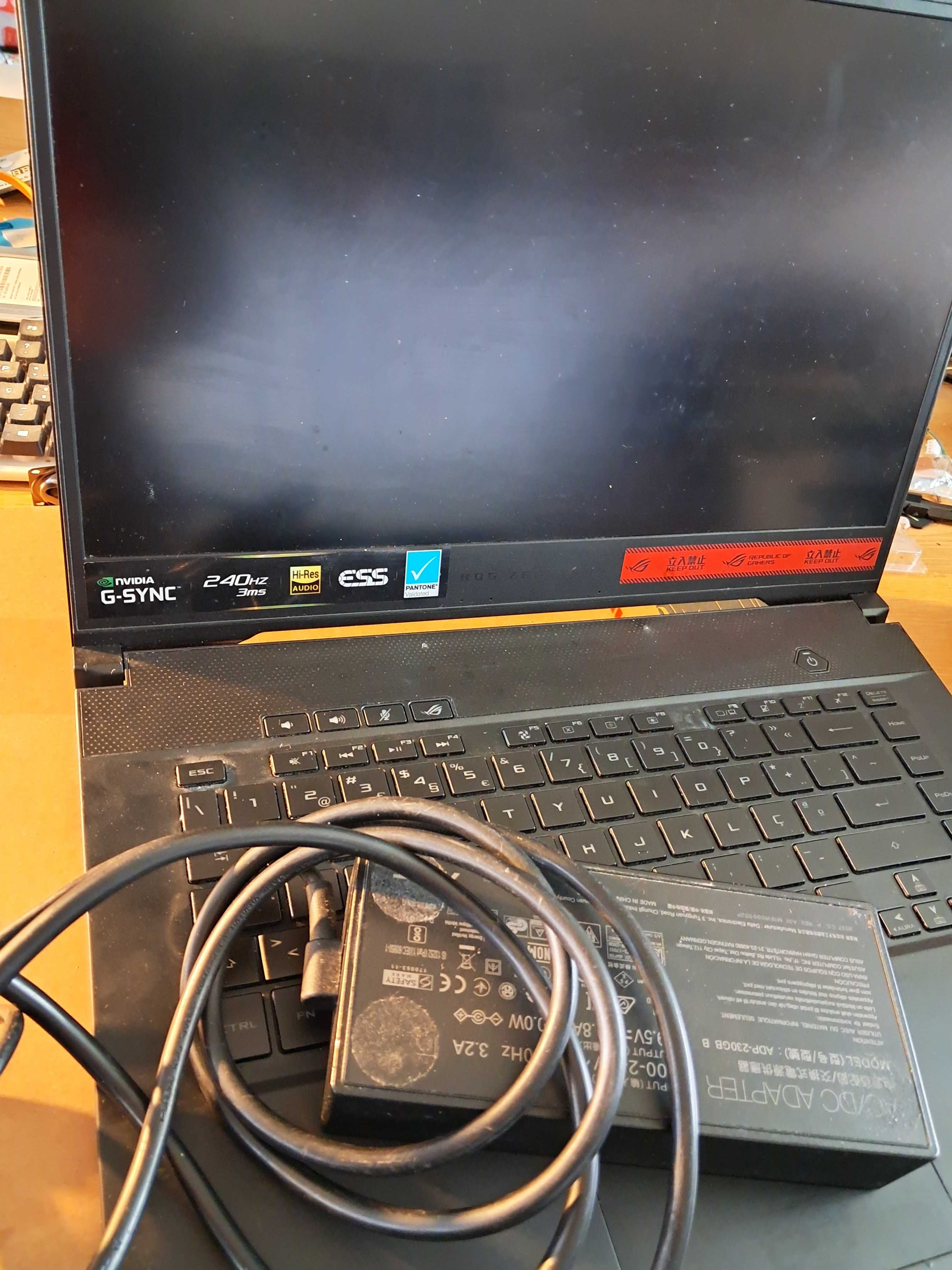 Portátil Asus GX502G (Gaming) avariado + carregador original