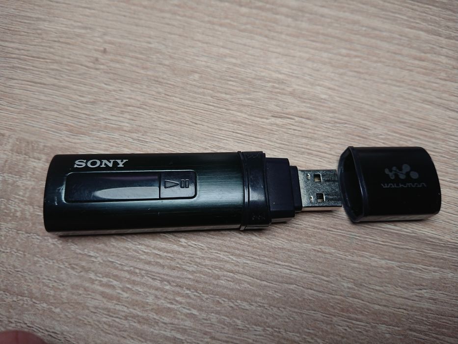 Sony Walkman NWZ-B183F 4GB odtwarzacz mp3 z radiem
