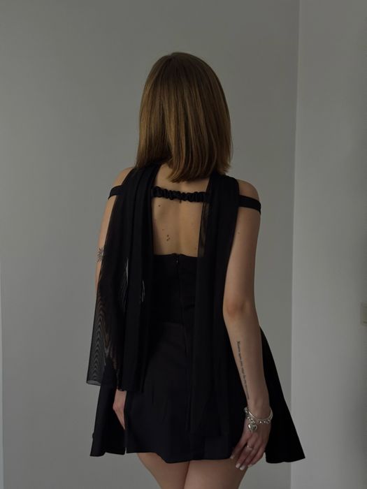 Сукня з шарфиком