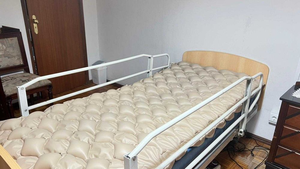 Colchão antiescaras elétrico com motor. Como novo.