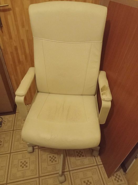 Fotel obrotowy Ikea MILLBERGET beżowy