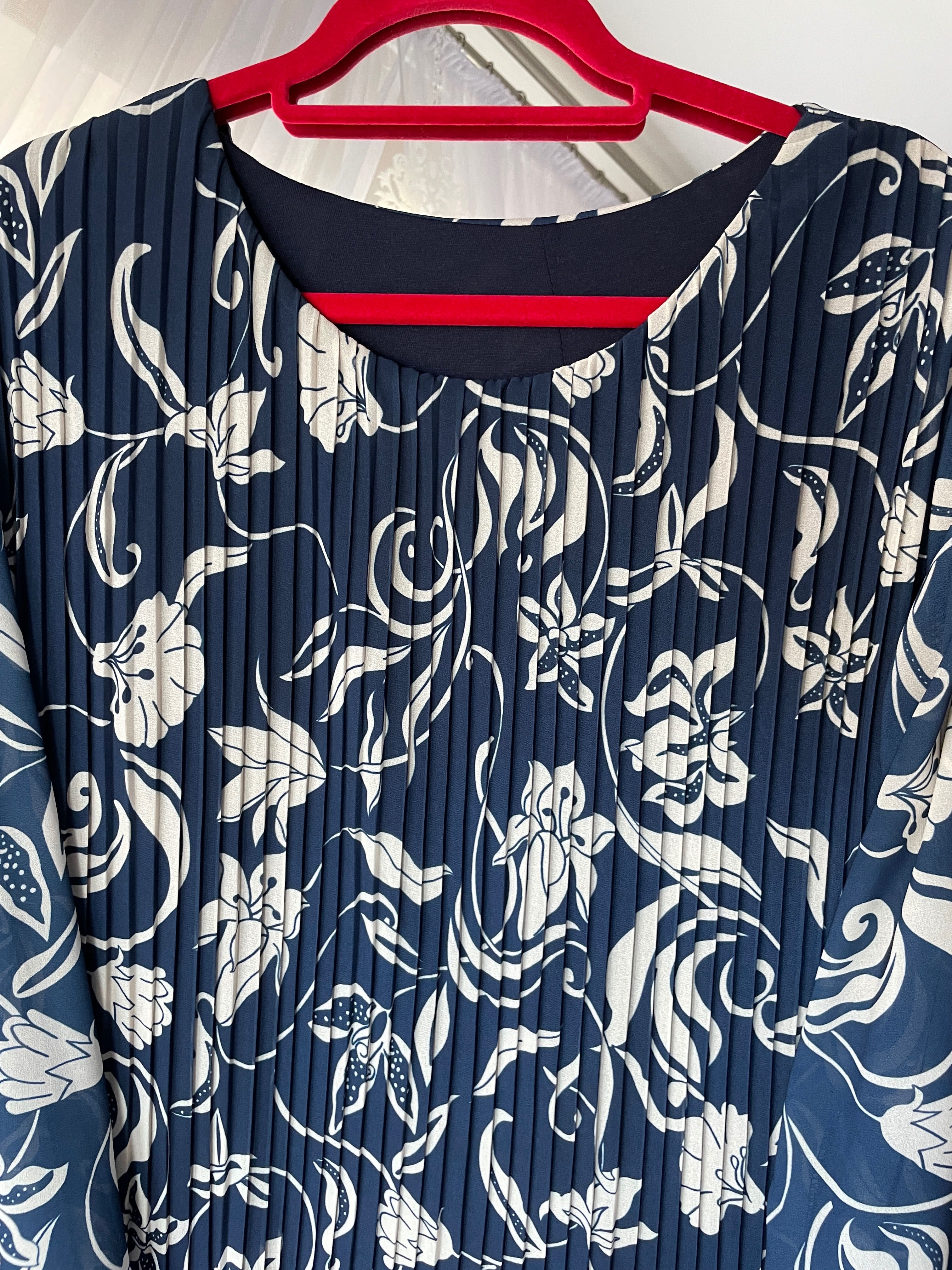 Granatowa plisowana sukienka- rozmiar 46