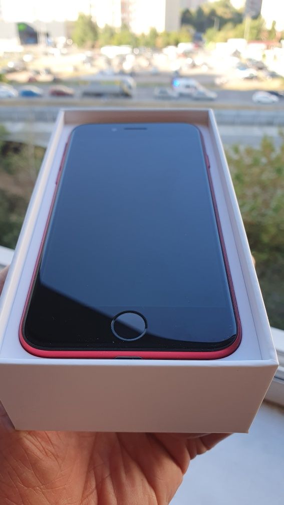 Мобільний телефон Apple iPhone SE 256GB 2020 Red