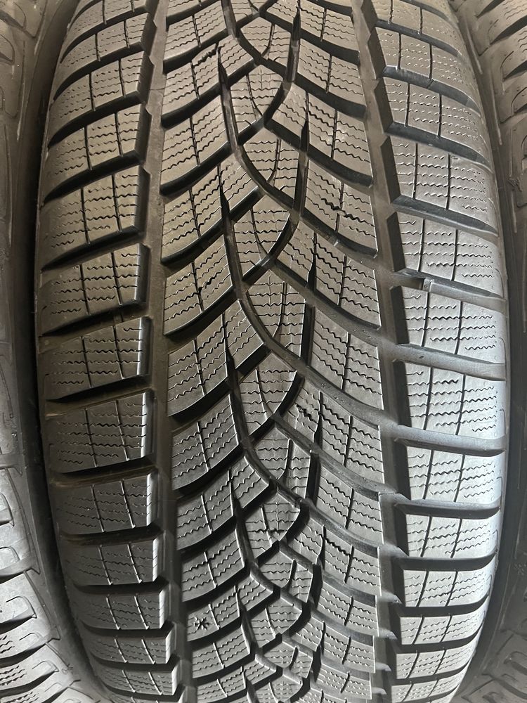 235/45/20 R20 Goodyear Ultra Grip GEN1 4шт зима