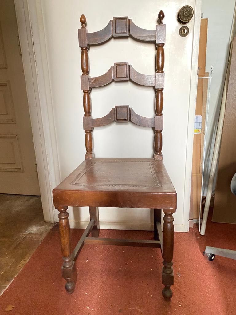 Mesa de jantar extensível e 8 cadeiras, estilo Sec.XVII, madeira maciç