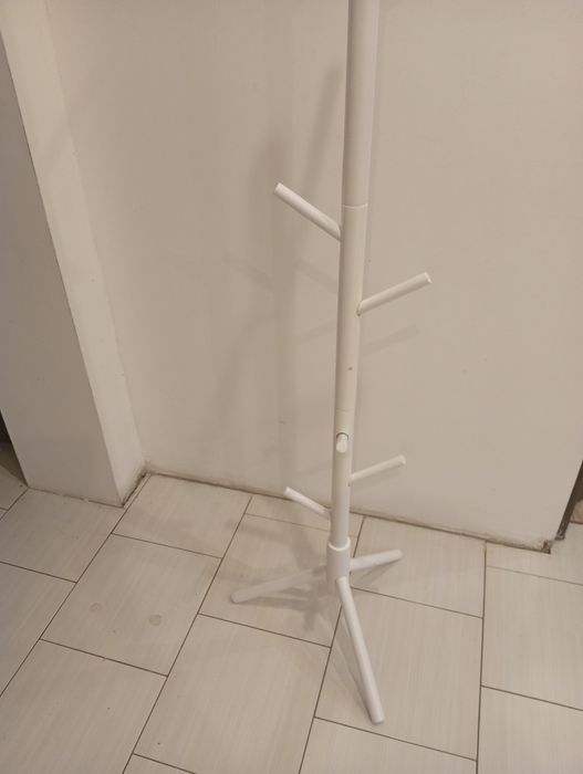 Wieszaki do przedpokoju Wieszak stojący na ubrania drewniany biały
