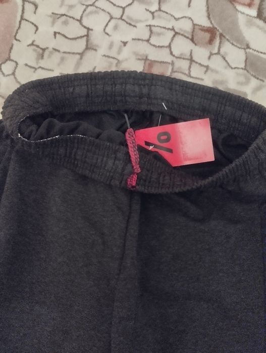 Брюки спортивные прямые.