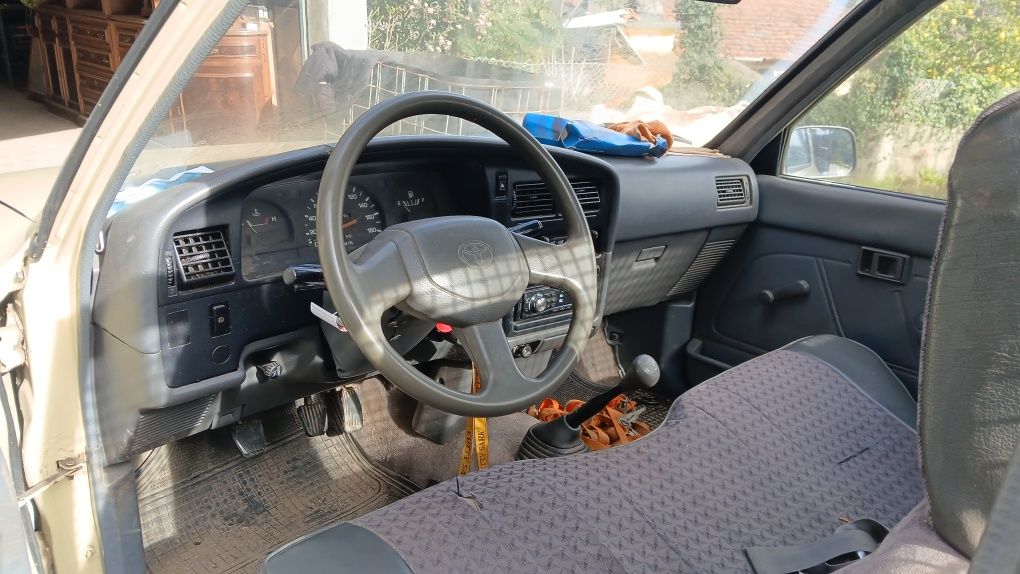 Toyota Hilux 31LN85 
ano 95 e a cilindrada é de 2. 500 em bom es