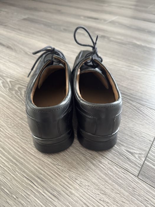 Półbuty ze skóry Clarks 42