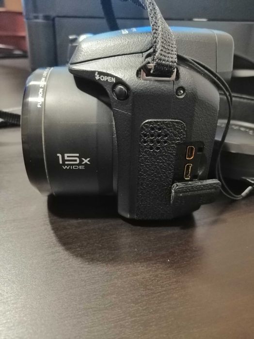 FUJIFILM Finepix S2000HD