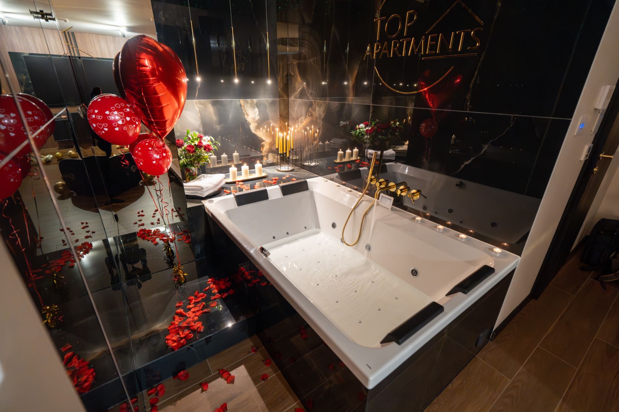 Apartment z Jacuzzi, Wiślane Tarasy, Kraków, na doby i godziny