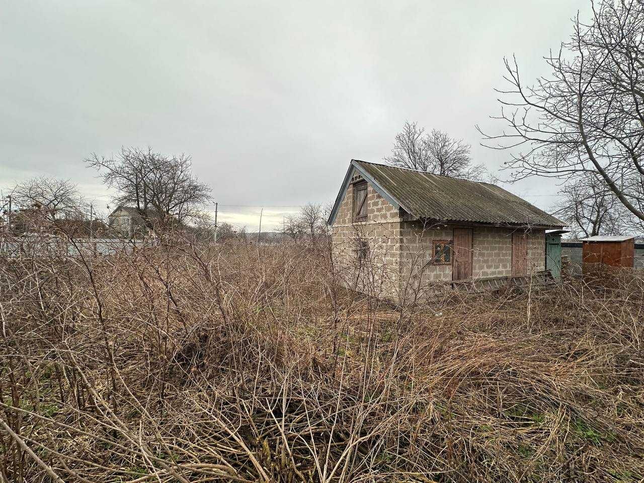 Будинок неподалік Рівного з виглядом на озеро