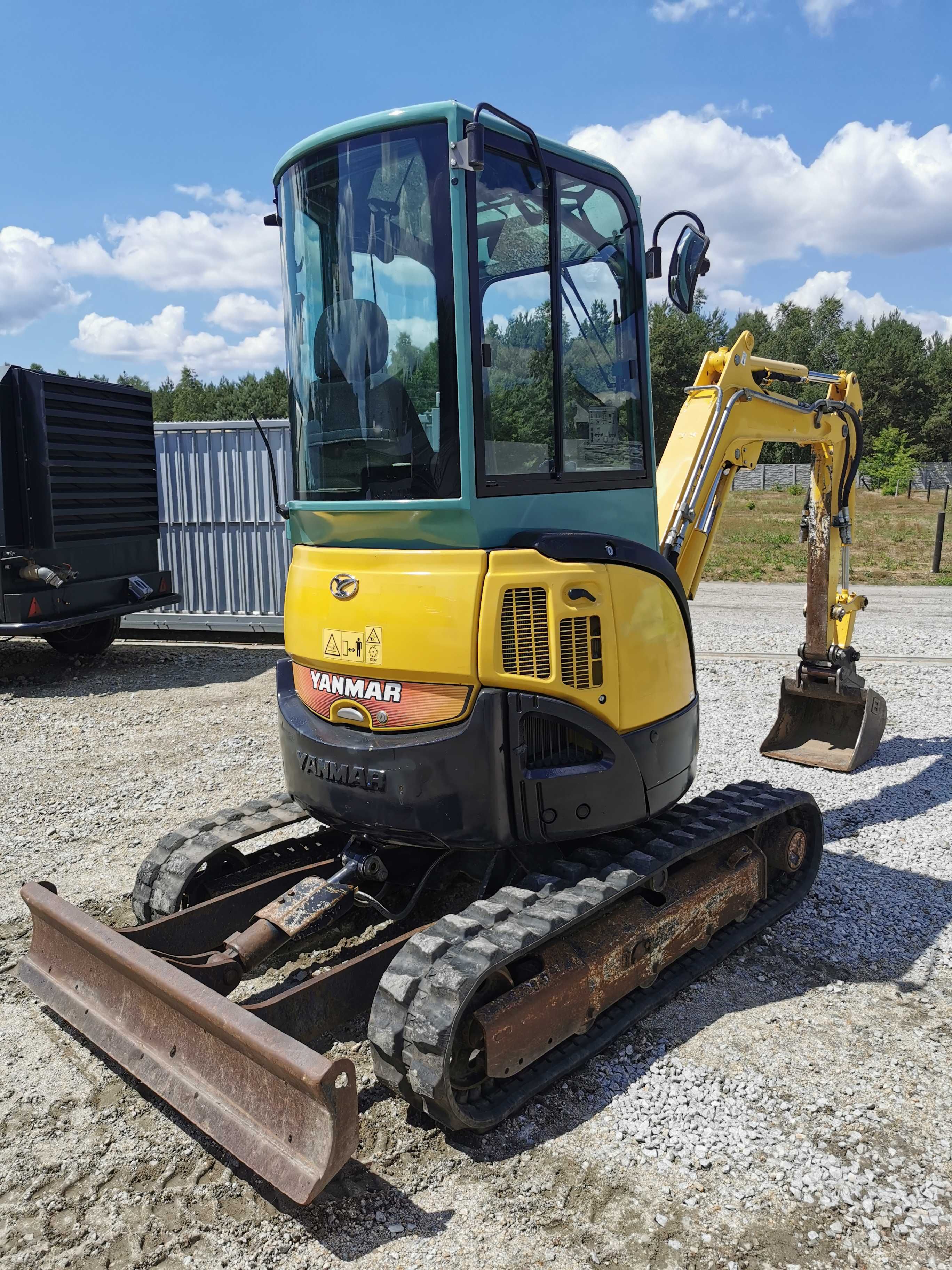 koparka minikoparka yanmar vio25 - 4 rok 2014  waga 2775 kg.