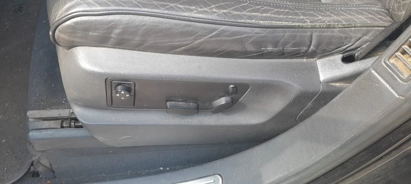 Volkswagen Touareg Bogato wyposażony TOUAREG V10 TDI