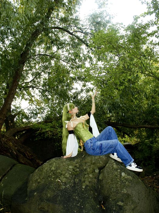 Довгі білі рукава