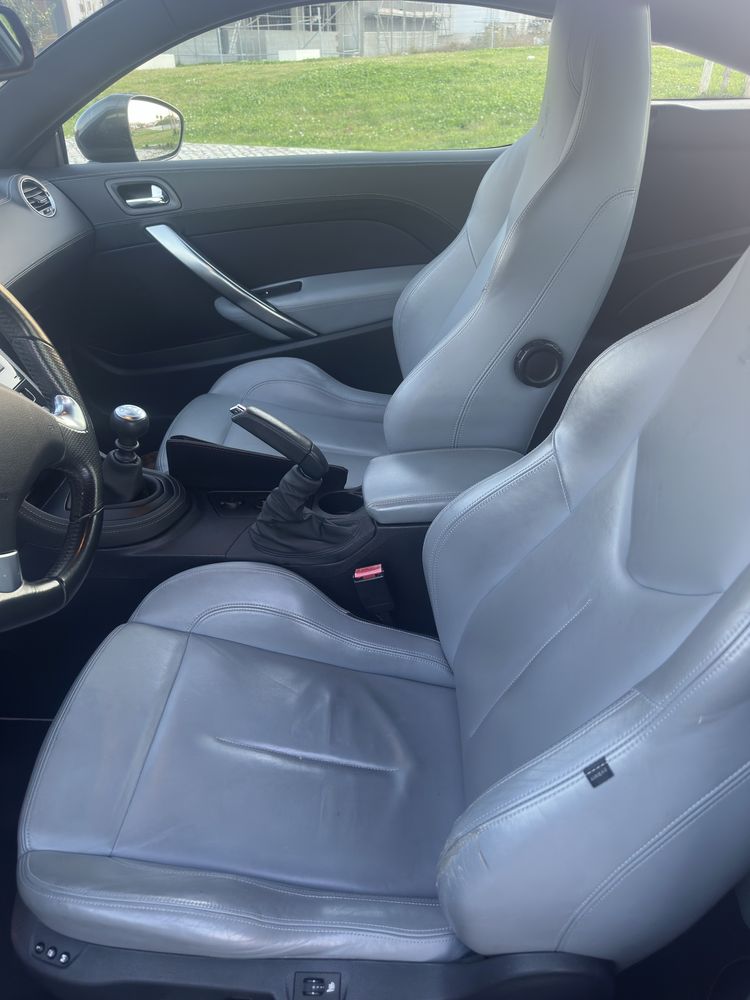 Peugeot RCZ 1.6 THP carbon roof