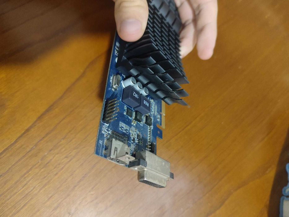 Placa Asus En210 Geforce 21064738414341890123