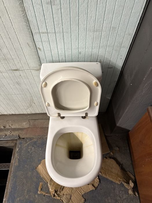 Продам унитаз с бачком и крышкой рабочий б/у