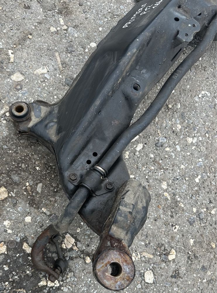 Передній підрамник Nissan Primera P12