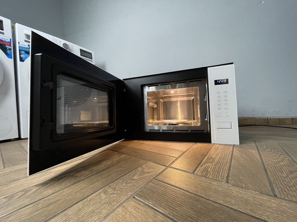 Вбудована мікрохвильовка Miele M2234/ Мікрохвильовka білого кольору