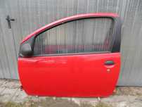 Drzwi lewe przednie Peugeot 107 Citroen C1 Aygo 3D czerwone 3P0 KJH