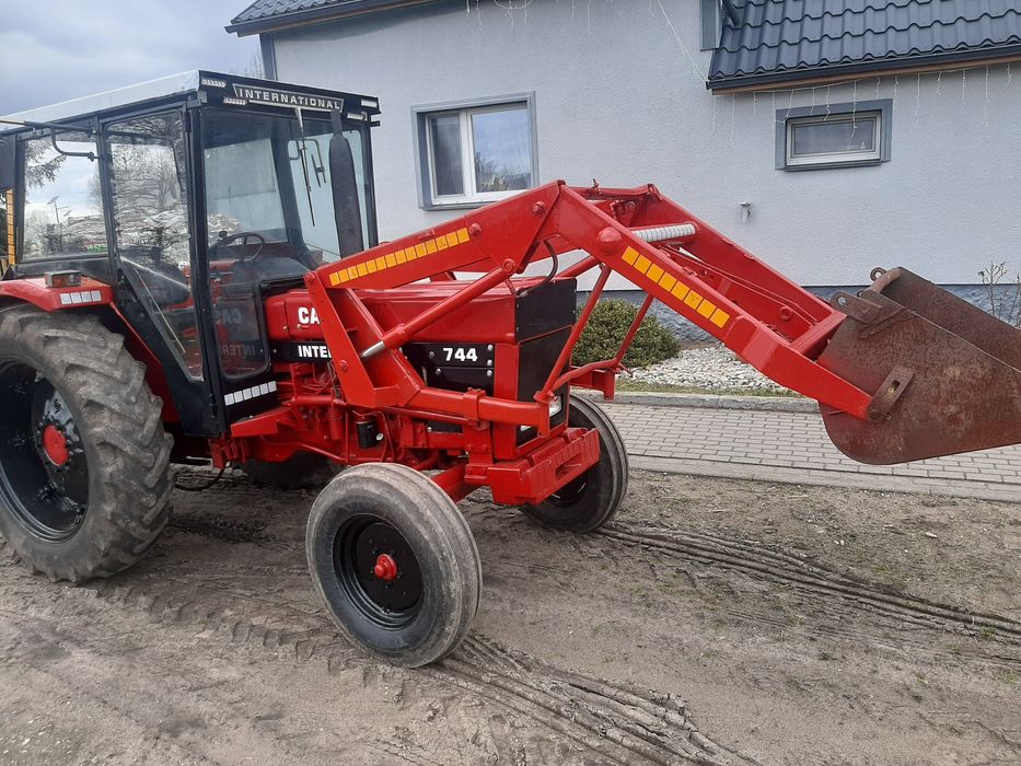 Case international 744