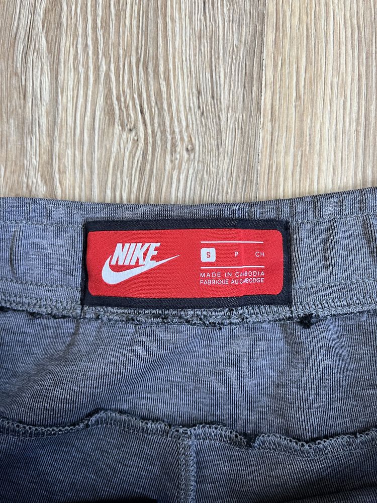 Спортивні штани Nike Tech Fleece