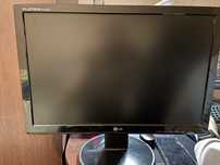 Монітор LG 19 працює