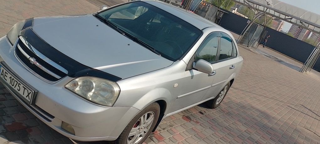 Продам Chevrolet  lacetti 1.8 автомат