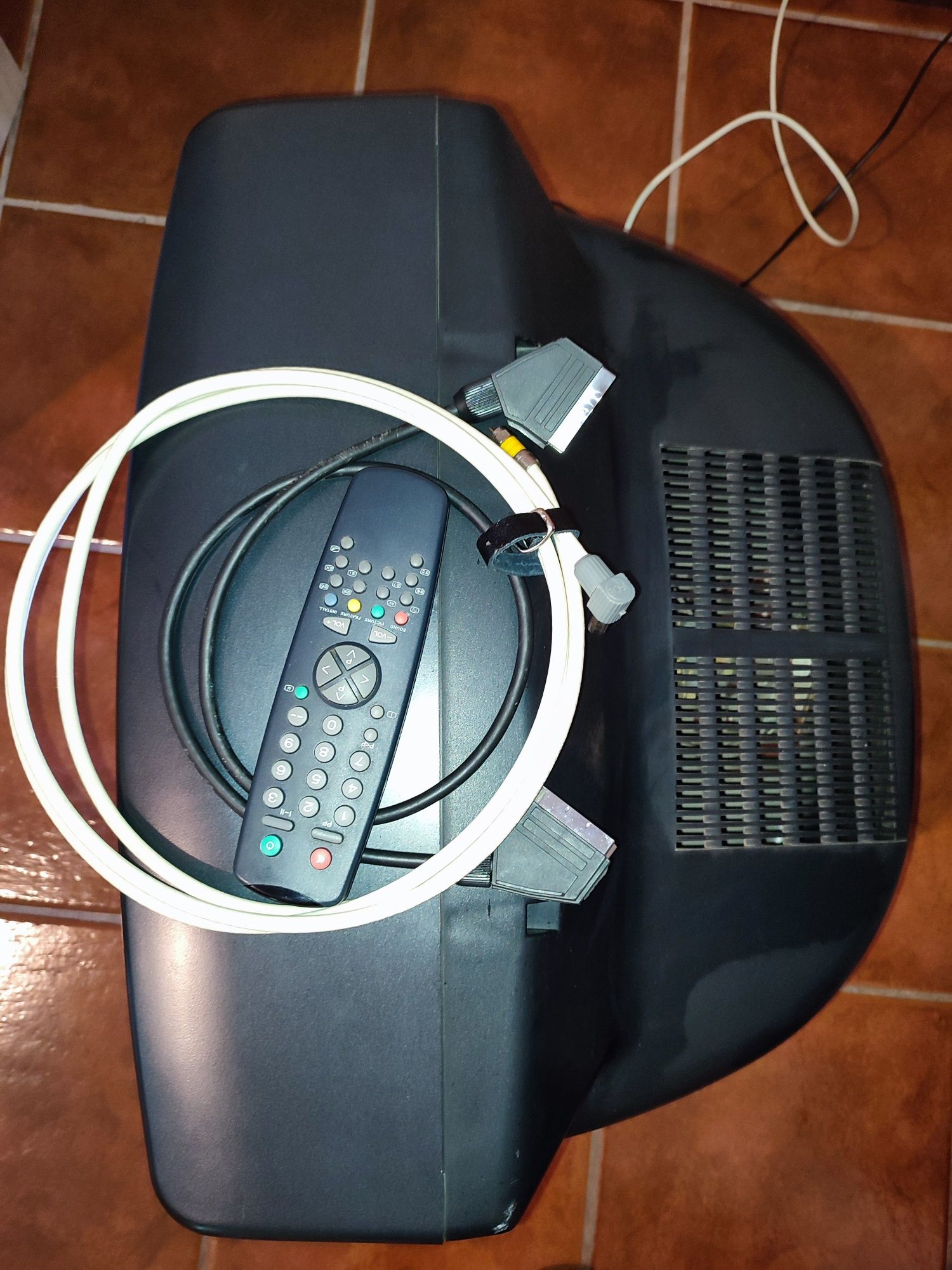 Televisão Crown  + acessórios