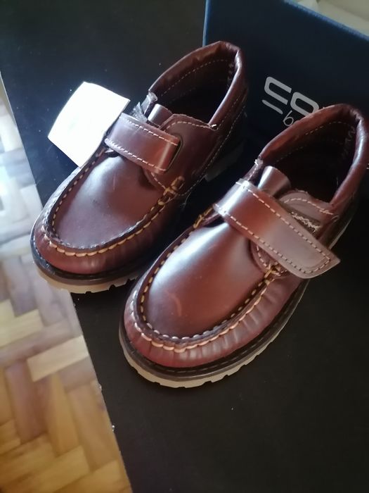 Sapato em couro tamanho 27