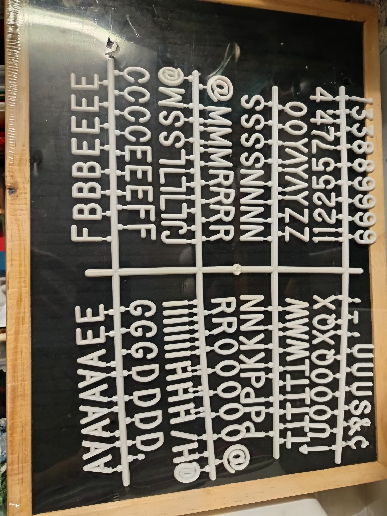 Quadro negro com letras