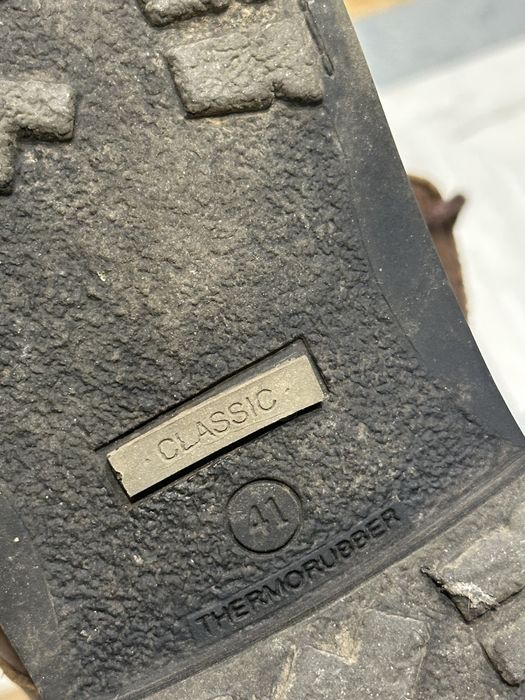 Класичні шкіряні черевики (броги)