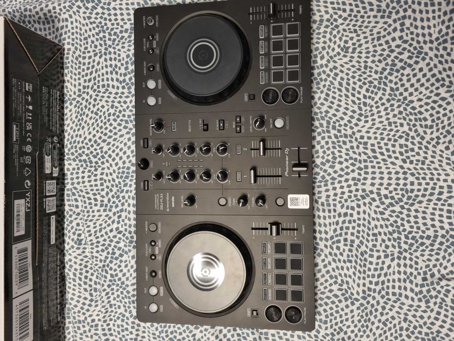 Vendo DDJ FLX4 praticamente novo