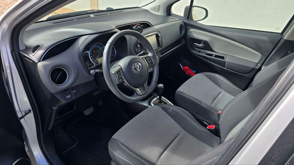 Vendo um Toyota Yaris Hybrid