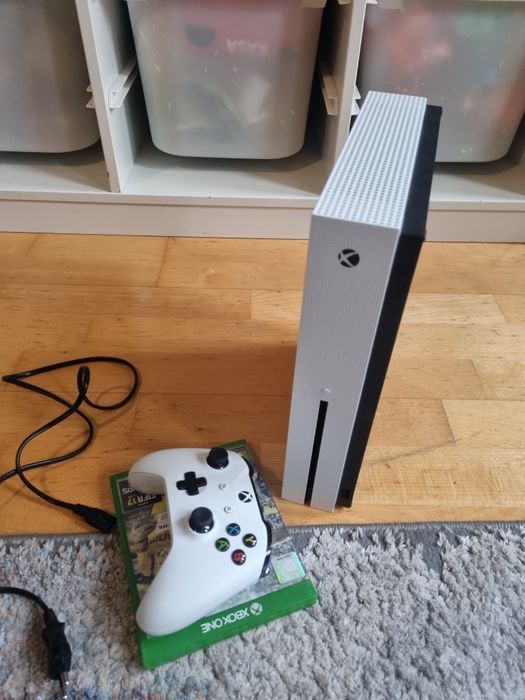 Konsola Xbox One S  1 Tb + Gra