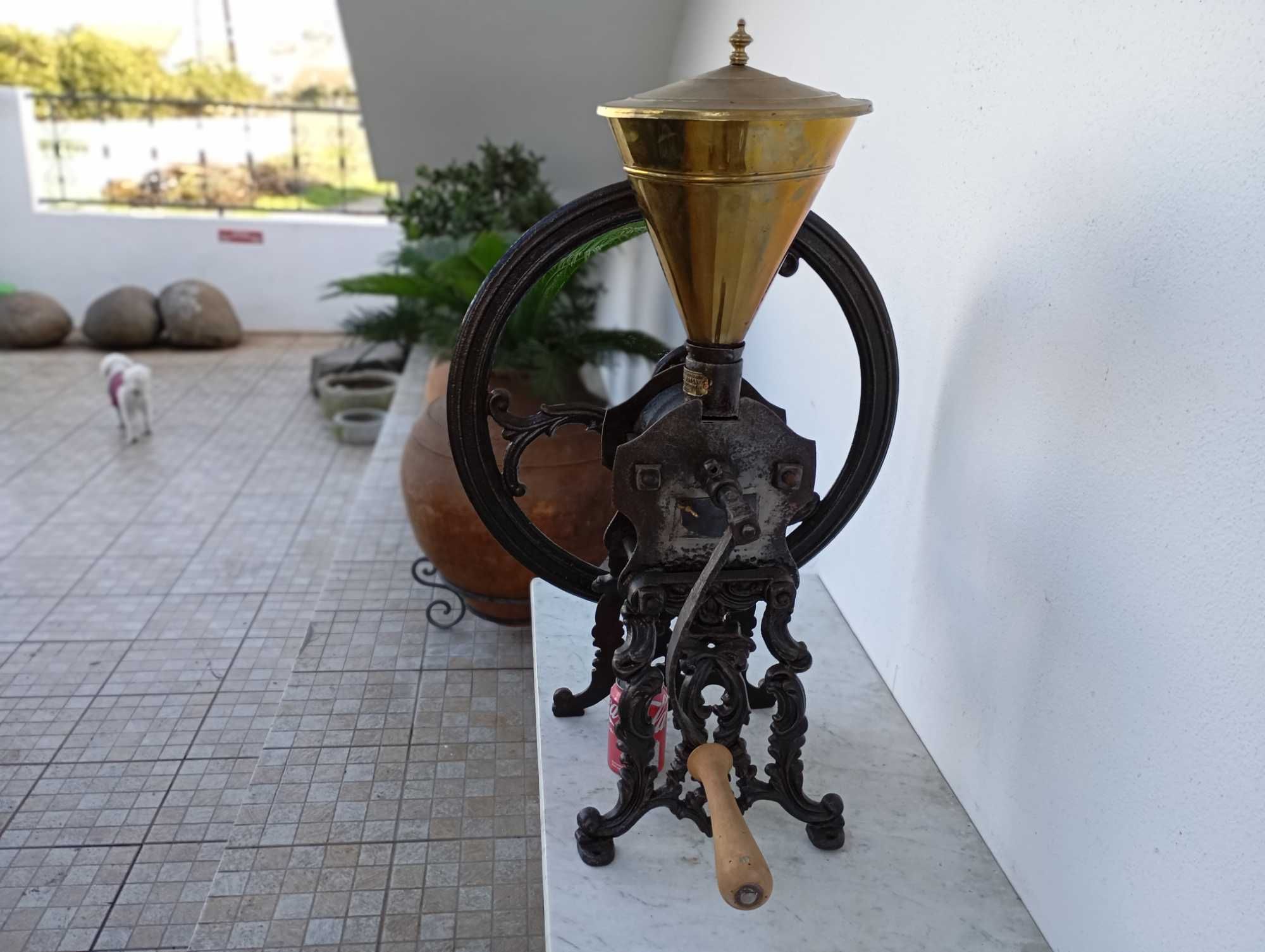 Antigo Raridade Moinho Café Português Grande Restaurado Roda Manivela