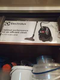 Пылесос без мешка ELECTROLUX ESC63EB