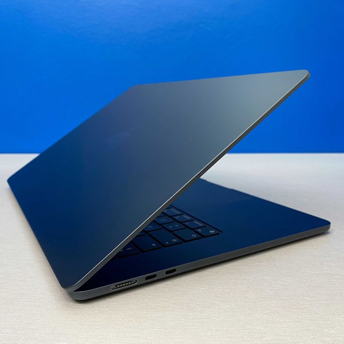 Apple MacBook Air 15.3" (2023) - M2 8-Cores/8GB/256GB SSD